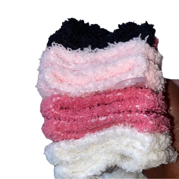 NEW 4pk cozy “be kind” socks - Picture 5 of 10